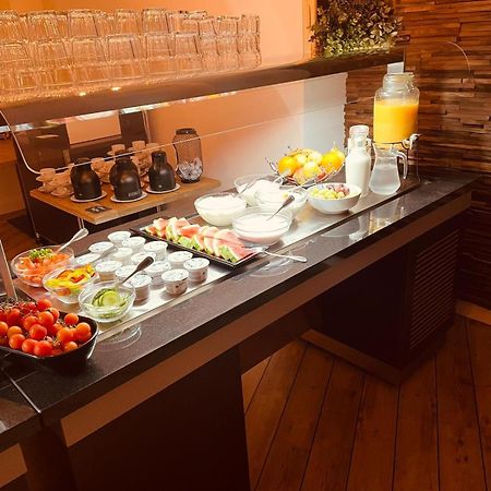 Hagen'S Hotel "Eat & Meet" Restaurant Bar Lounge هارن المظهر الخارجي الصورة