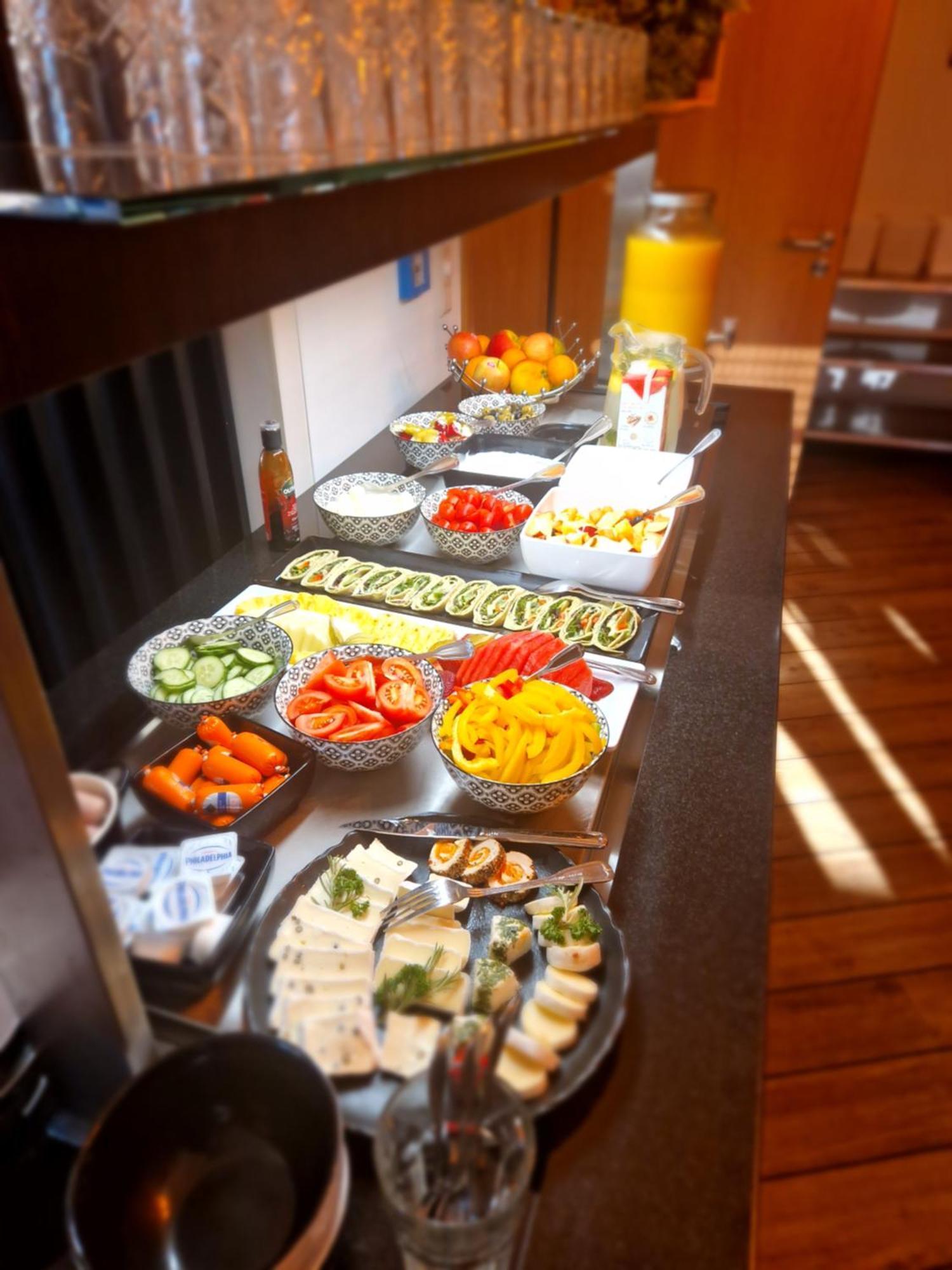 Hagen'S Hotel "Eat & Meet" Restaurant Bar Lounge هارن المظهر الخارجي الصورة